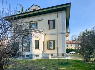 Villa con terrazzo, Torino precollina