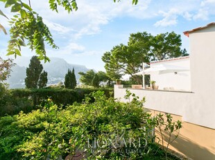 Villa di lusso in vendita a quindici minuti dalla famosa Piazzetta di Capri