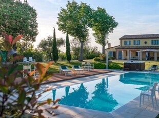 Casa a San Costanzo con giardino, idromassaggio e piscina