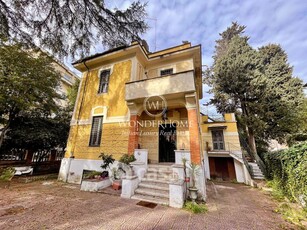 Villa in Affitto in Via Conca d'Oro a Roma
