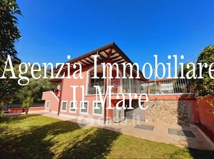 Villa in Affitto in Via della Chiusa a Seravezza