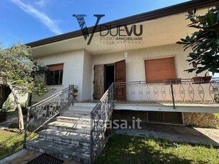 Villa in Affitto in Via Martiri della Sassaia 16 a Forte dei Marmi