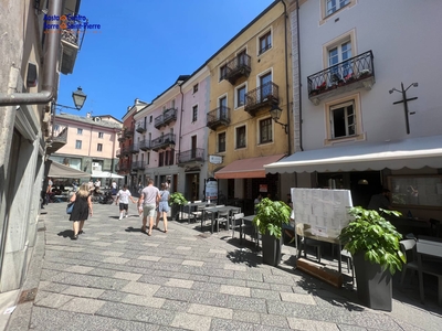 Locale commerciale in affitto, Aosta centro