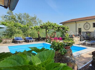 Agriturismo in vendita a Varese Ligure