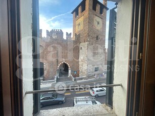 Appartamento in Affitto in Corso Castelvecchio 23 a Verona