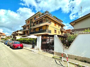 Appartamento in Affitto in Via Bivongi a Roma