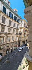 Appartamento in Affitto in Via Chiatamone a Napoli