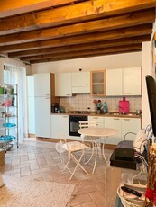 Appartamento in Affitto in Via Giuseppe Mazzini a Verona