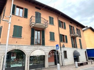 Appartamento in Affitto in Via Vittorio Veneto 33 a Uggiate con Ronago