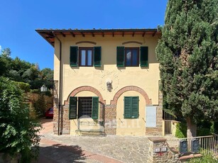 Appartamento in Affitto in Viale Michelangelo a Firenze