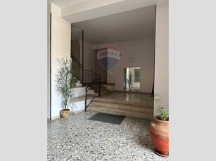 Appartamento in Vendita a Catania, zona C.so Italia - via Leopardi, 198'000€, 140 m²