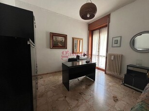 Appartamento in Vendita a Lecce, 350'000€, 224 m², arredato