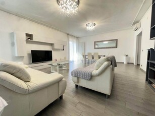 Appartamento in vendita a Modena Prossimità Centro
