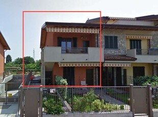 Appartamento in Via Mantegna, Capriate San Gervasio, 6 locali, garage