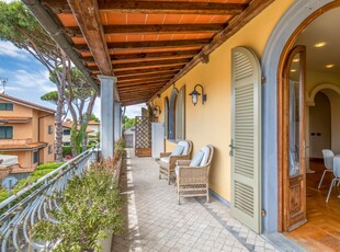 Appartamento indipendente in vendita a Forte Dei Marmi Lucca Centro