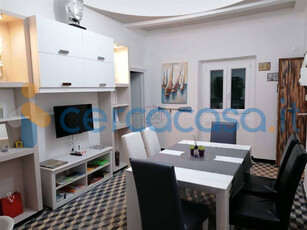 Appartamento Trilocale in vendita in Via Varenna, Genova