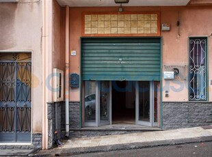 Attività commerciale in vendita a Aci Castello