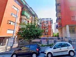 Bilocale in Affitto a Napoli, 1'600€, 75 m², arredato