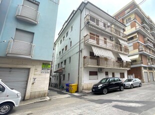 Bilocale in Via Plauto, San Benedetto del Tronto, 1 bagno, arredato