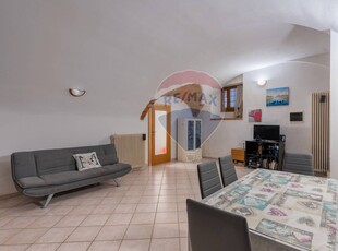 Bilocale in Via San Pietro, Alzano Lombardo, 1 bagno, 83 m² in vendita