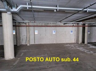 Box - Garage - Posto Auto in Vendita a Verona