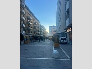 Capannone in Affitto a Pescara, zona Piazza Salotto, 5'000€, 130 m²