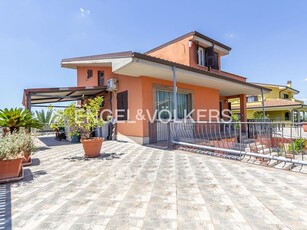 Casa Bi/Trifamiliare in Affitto in Via Pisoniano a Guidonia Montecelio