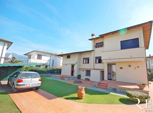 Casa Bi - Trifamiliare in Vendita a Pietrasanta Via Tonfano,