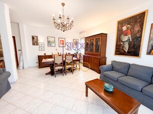 Casa indipendente a San Giovanni Valdarno, 7 locali, 2 bagni, 161 m²