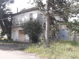 Casa indipendente in Contrada Casino Vezzani, Crecchio, 9 locali