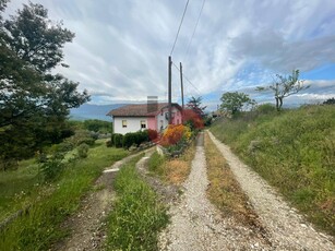 Casa indipendente in Contrada Monteguardia, Benevento, 11 locali