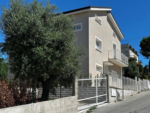 Casa indipendente in CONTRADA mossa, Fermo, 6 locali, 3 bagni, 220 m²
