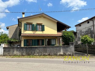 Casa indipendente in vendita a Capriva del Friuli