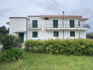 Casa Indipendente in Vendita a La Spezia, zona Termo, 990'000€, 400 m²