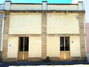 Casa indipendente in Vendita a Taviano Taviano - Centro