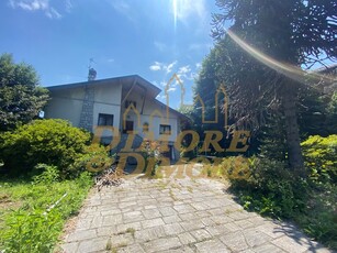 Casa Indipendente in Vendita a Verbania, 520'000€, 300 m², con Box