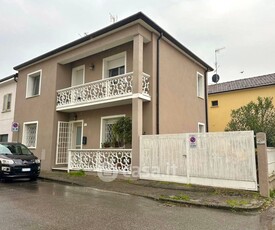 Casa indipendente in Vendita in Via della Genziana a Ferrara