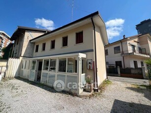 Casa indipendente in Vendita in Via Fratelli Bandiera a Pordenone