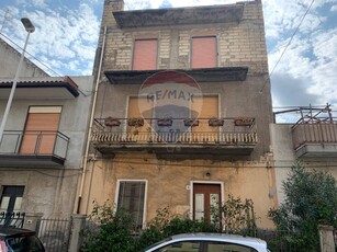 Casa indipendente in Via Dei Vespri, Misterbianco, 17 locali, 3 bagni