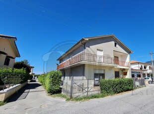 Casa indipendente in Via San Giuliano Sura, Sora, 13 locali, 2 bagni