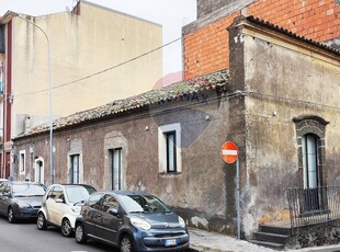 Casa indipendente in Via XIV Traversa, Belpasso, 4 locali, 2 bagni