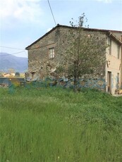 Casa semi indipendente da ristrutturare, in vendita in Marlia, Capannori