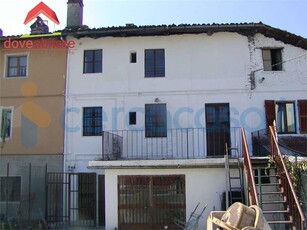 Casa semi indipendente da ristrutturare, in vendita in Via Saluzzo 134, Pinerolo