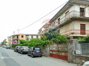 Casa semindipendente in Via Antonino Tripoli, Camporotondo Etneo