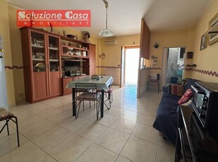 Casa semindipendente in Via Falcone, Canosa di Puglia, 3 locali, 95 m²