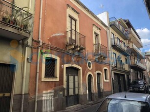 Casa singola da ristrutturare, in vendita in Via Archimede 119, Misterbianco