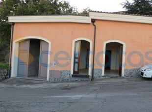 Casa singola di nuova costruzione, in vendita in Via Mulini 25, Zafferana Etnea