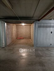 Garage/Posto auto in Affitto in Via Manzoni a Garbagnate Milanese