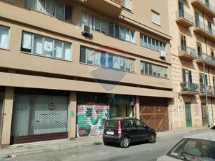 Immobile commerciale in Vendita a Palermo, zona Malaspina, 140'000€, 139 m²