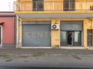 Locale commerciale da ristrutturare in via de caro 42, Catania
